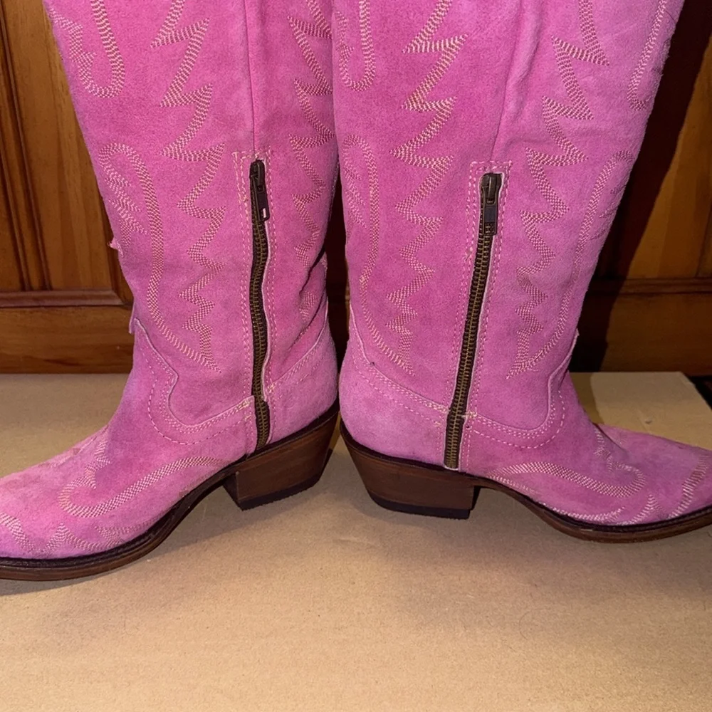 Barbie pink fringe boots, Genuine Buckshot brand size 6.5 wide calf.